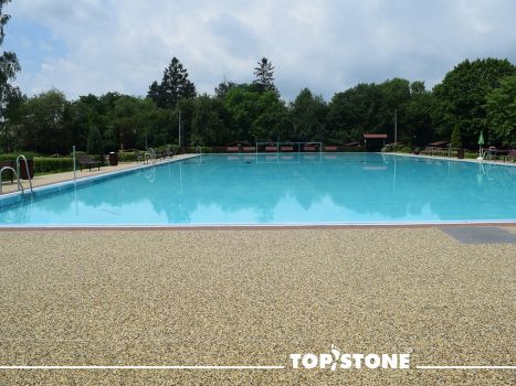 Flussstein TopStone - öffentliches Schwimmbad Příbor